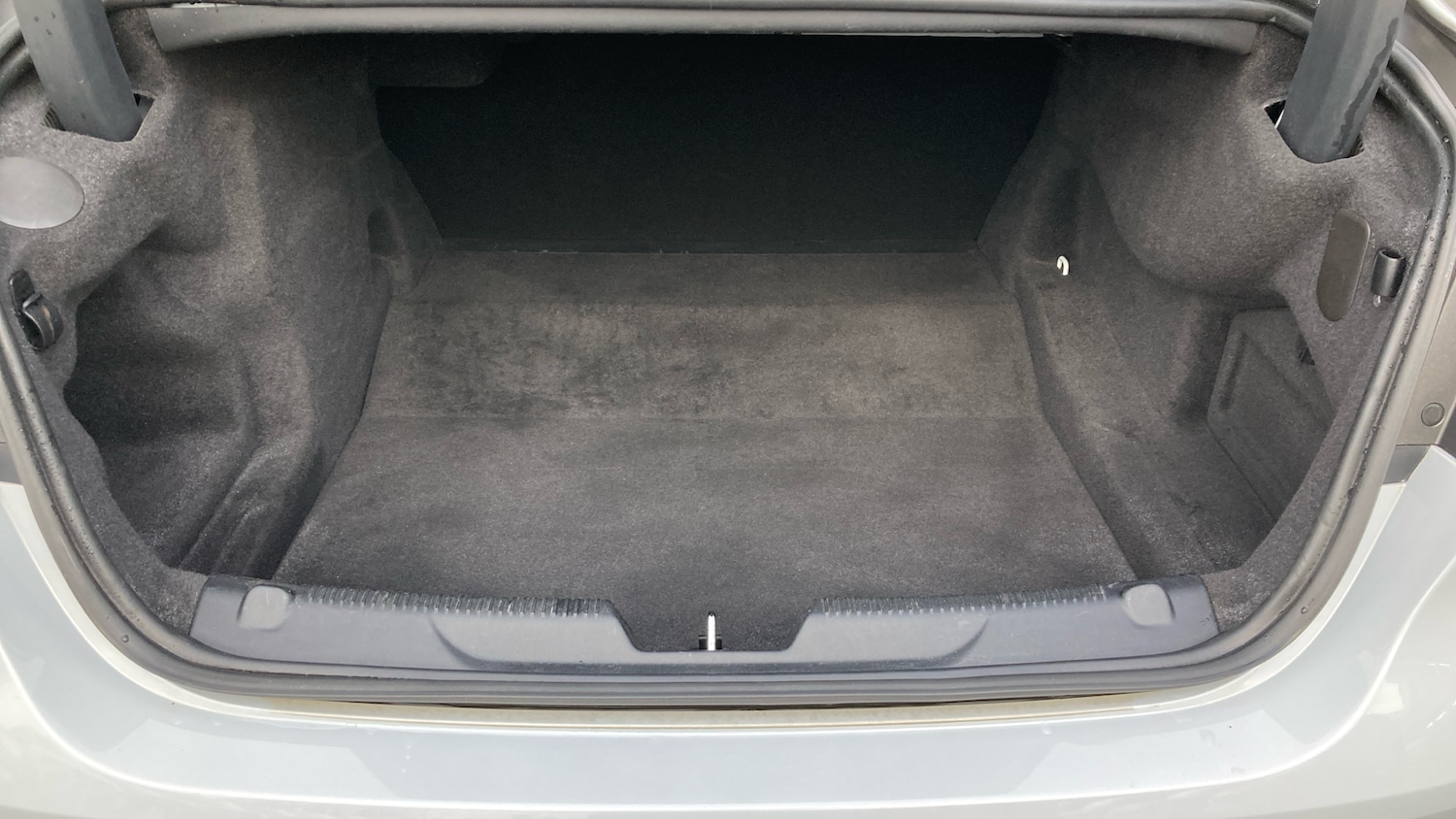 Used Jaguar XE 2019 for sale - 76882352: Photo 10