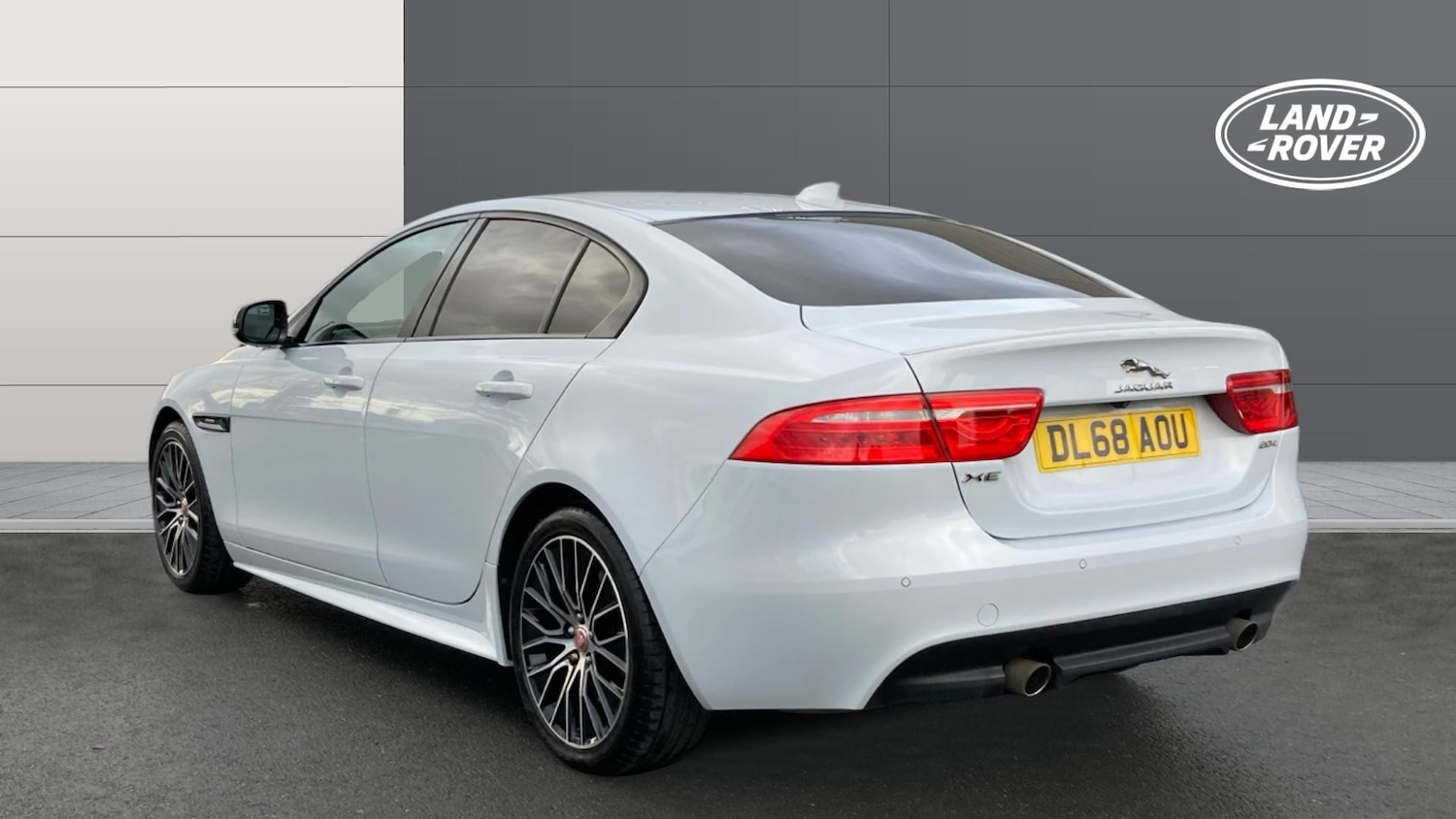 Used Jaguar XE 2019 for sale - 76882352: Photo 2