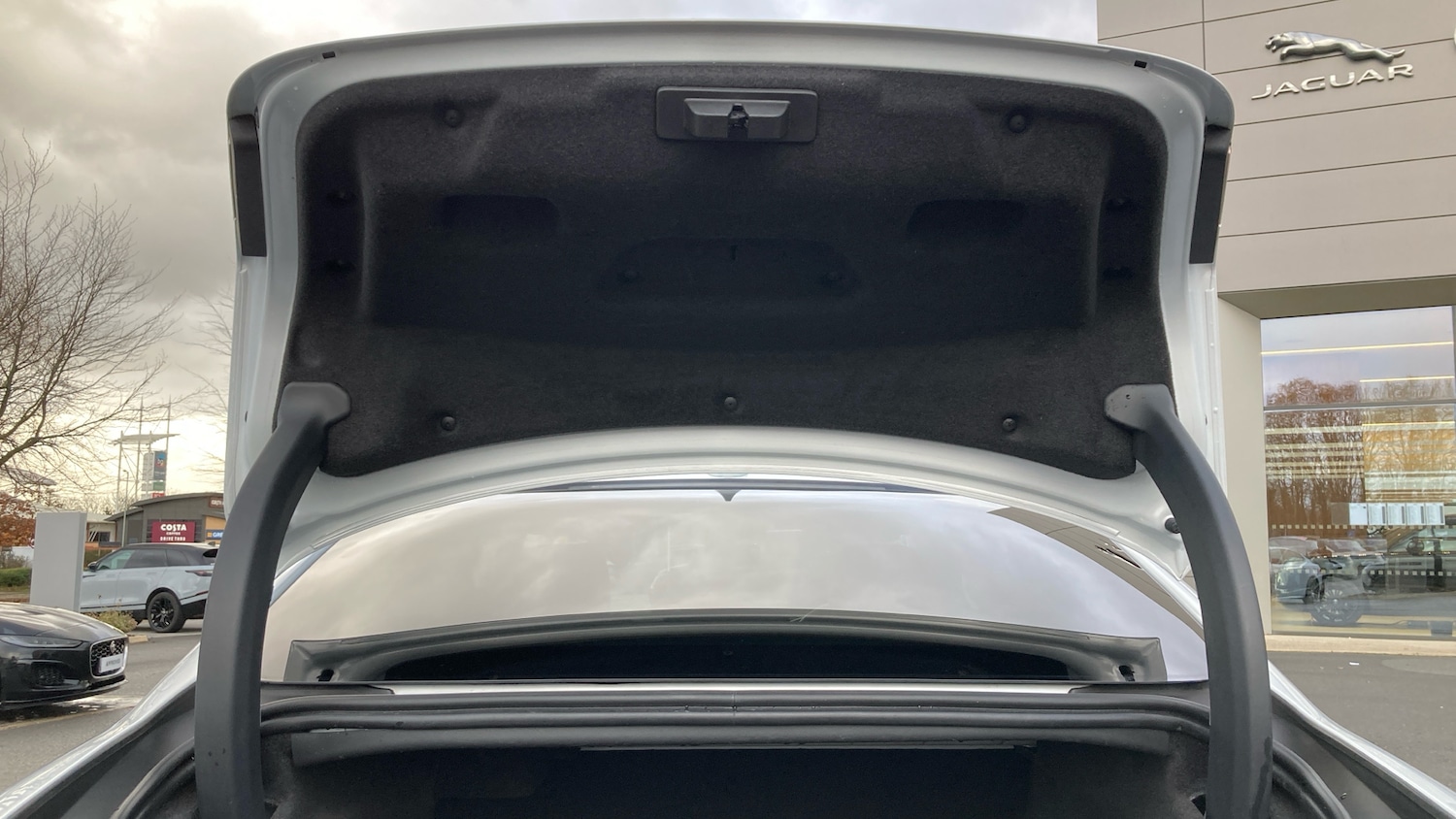 Used Jaguar XE 2019 for sale - 76882352: Photo 27