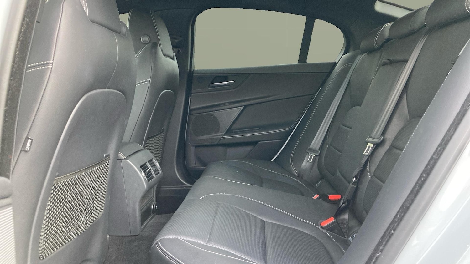 Used Jaguar XE 2019 for sale - 76882352: Photo 4