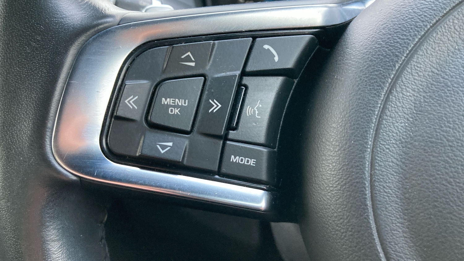 Used Jaguar XE 2019 for sale - 76882352: Photo 43