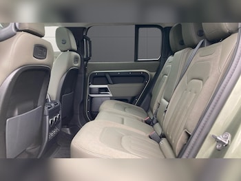 Used Land Rover Defender 2021 for sale - 75582177: Photo