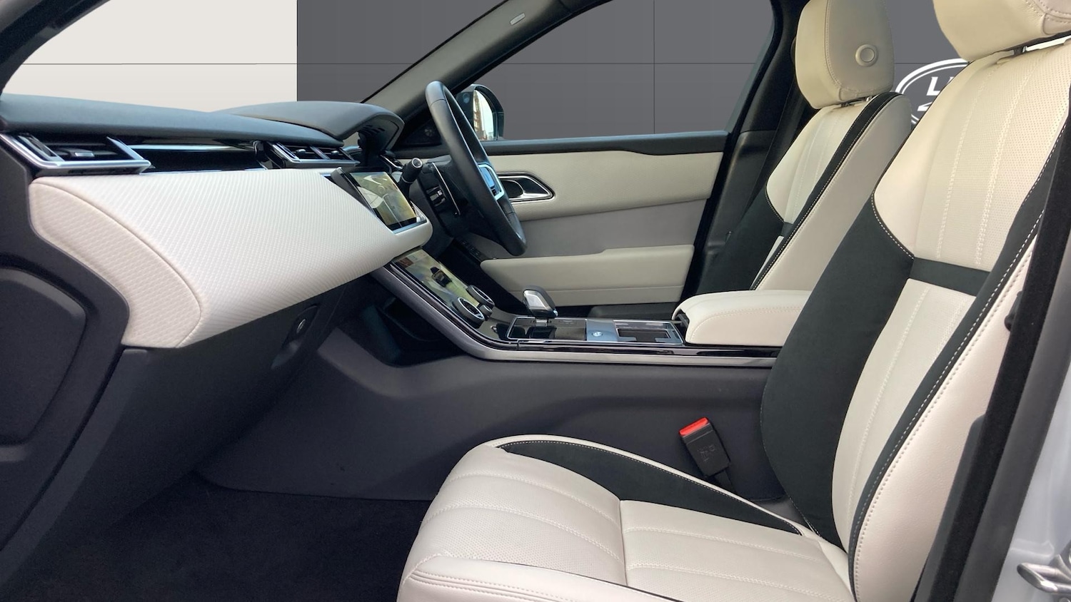 Used Land Rover Range Rover Velar 2023 for sale - 76957360: Photo 3