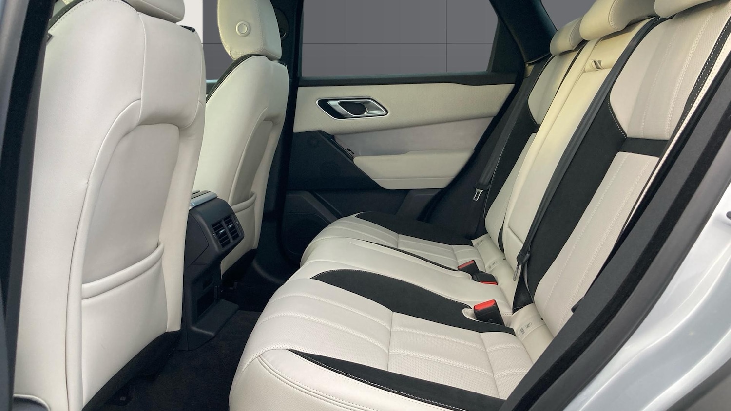 Used Land Rover Range Rover Velar 2023 for sale - 76957360: Photo 4