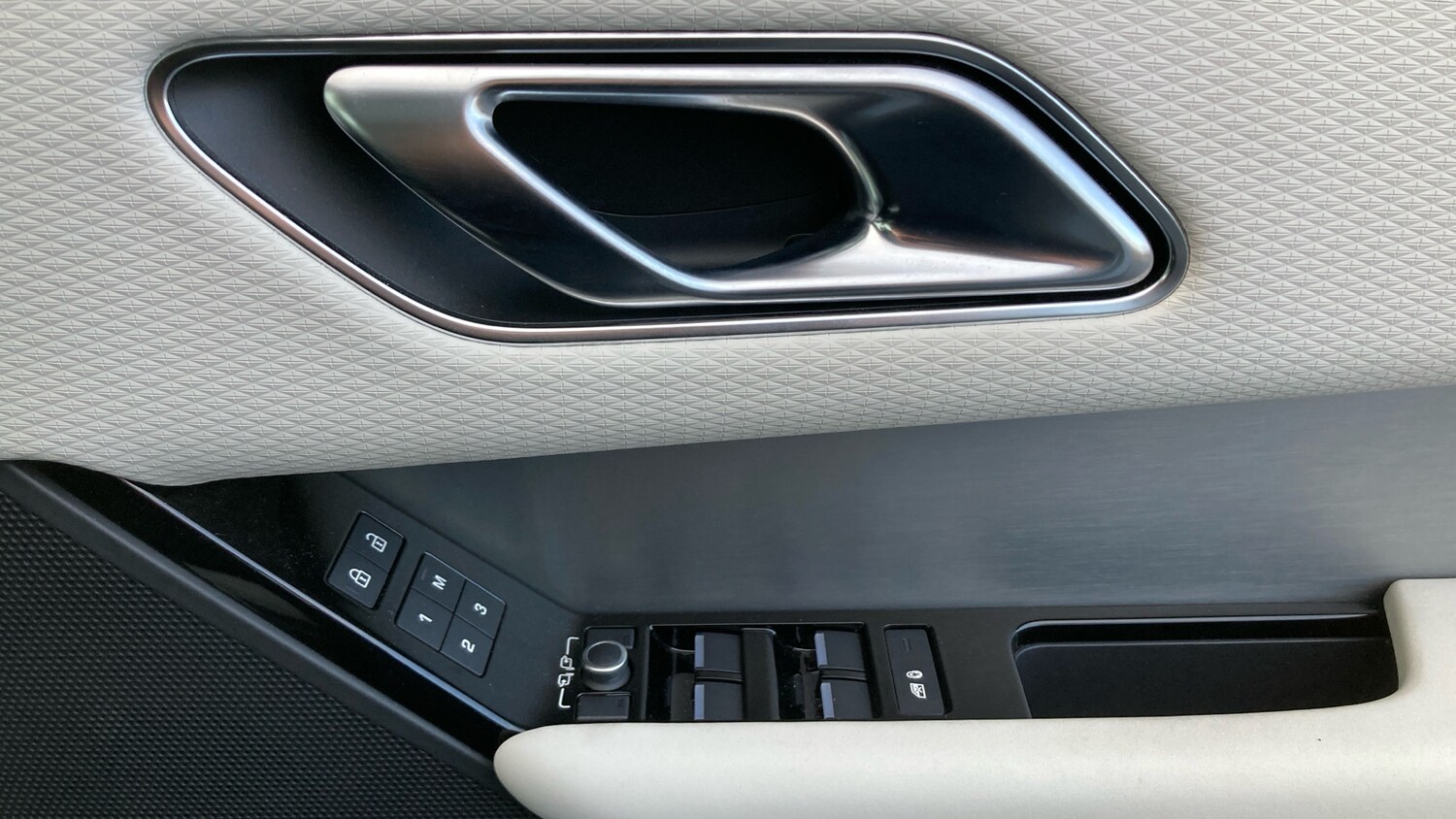 Used Land Rover Range Rover Velar 2023 for sale - 76957360: Photo 45