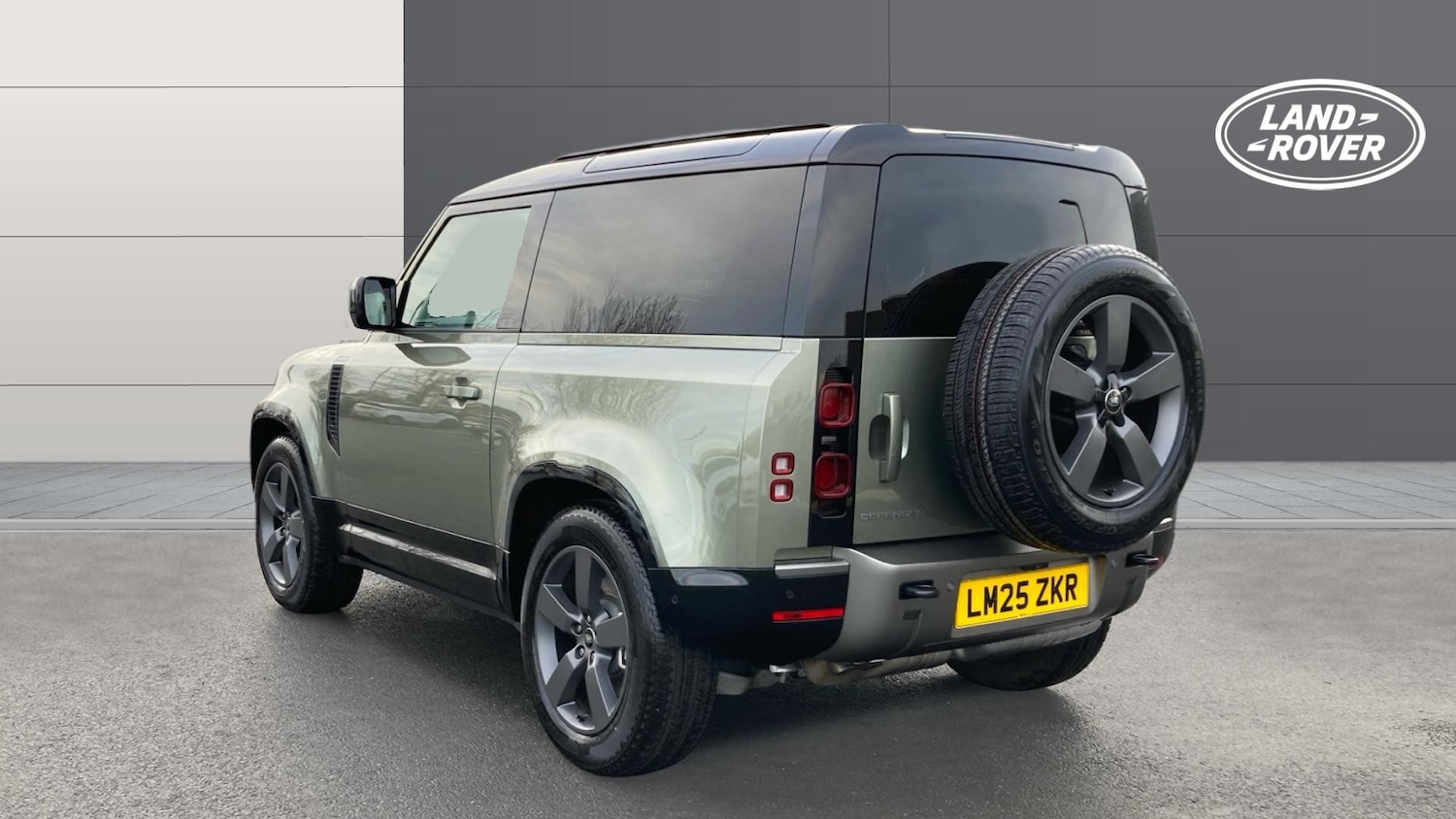 Used Land Rover Defender 2025 for sale - 76835346: Photo 2