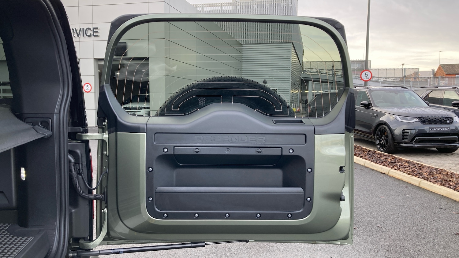 Used Land Rover Defender 2025 for sale - 76835346: Photo 27