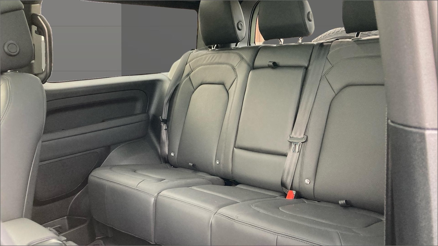 Used Land Rover Defender 2025 for sale - 76835346: Photo 4