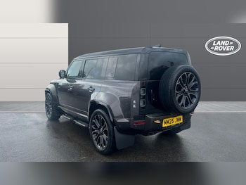 Used Land Rover Defender 2025 for sale - 76157065: Photo 2