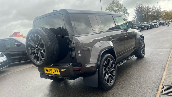 Used Land Rover Defender 2025 for sale - 76157065: Photo 32