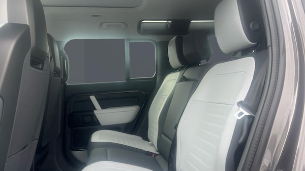 Used Land Rover Defender 2025 for sale - 76157065: Photo 4