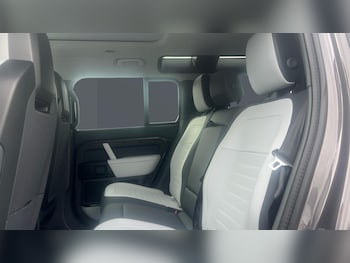 Used Land Rover Defender 2025 for sale - 76157065: Photo 4