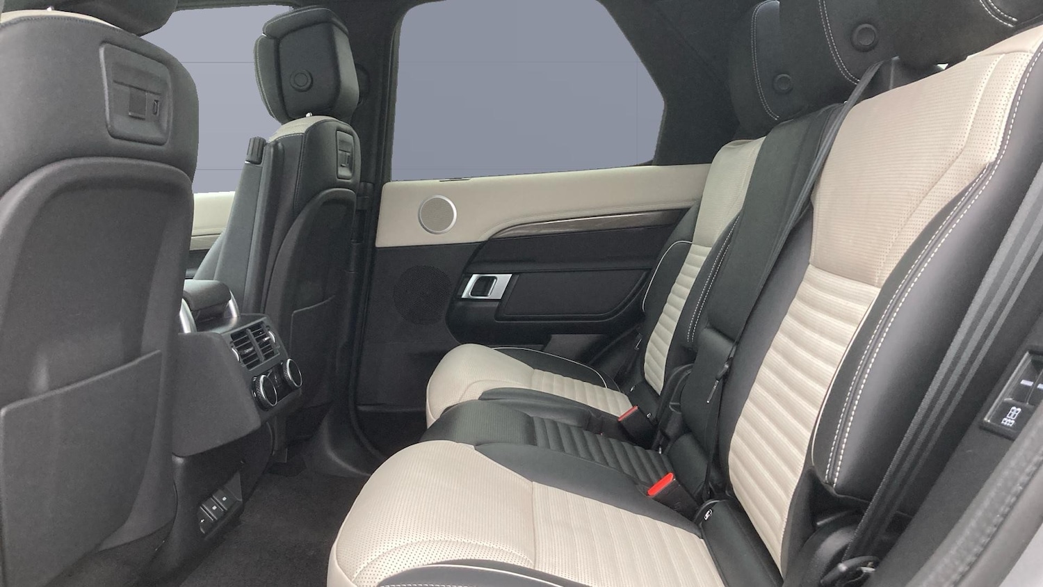 Used Land Rover Discovery 2023 for sale - 77210916: Photo 4