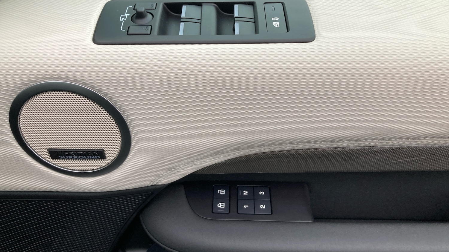 Used Land Rover Discovery 2023 for sale - 77210916: Photo 45