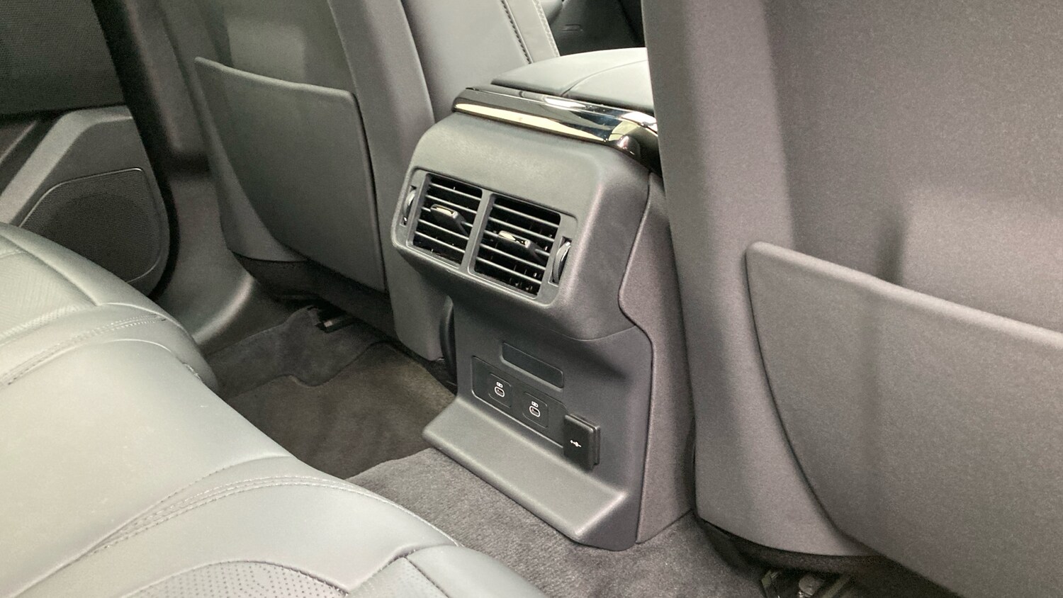 Used Land Rover Range Rover Velar 2024 for sale - 76079613: Photo 18