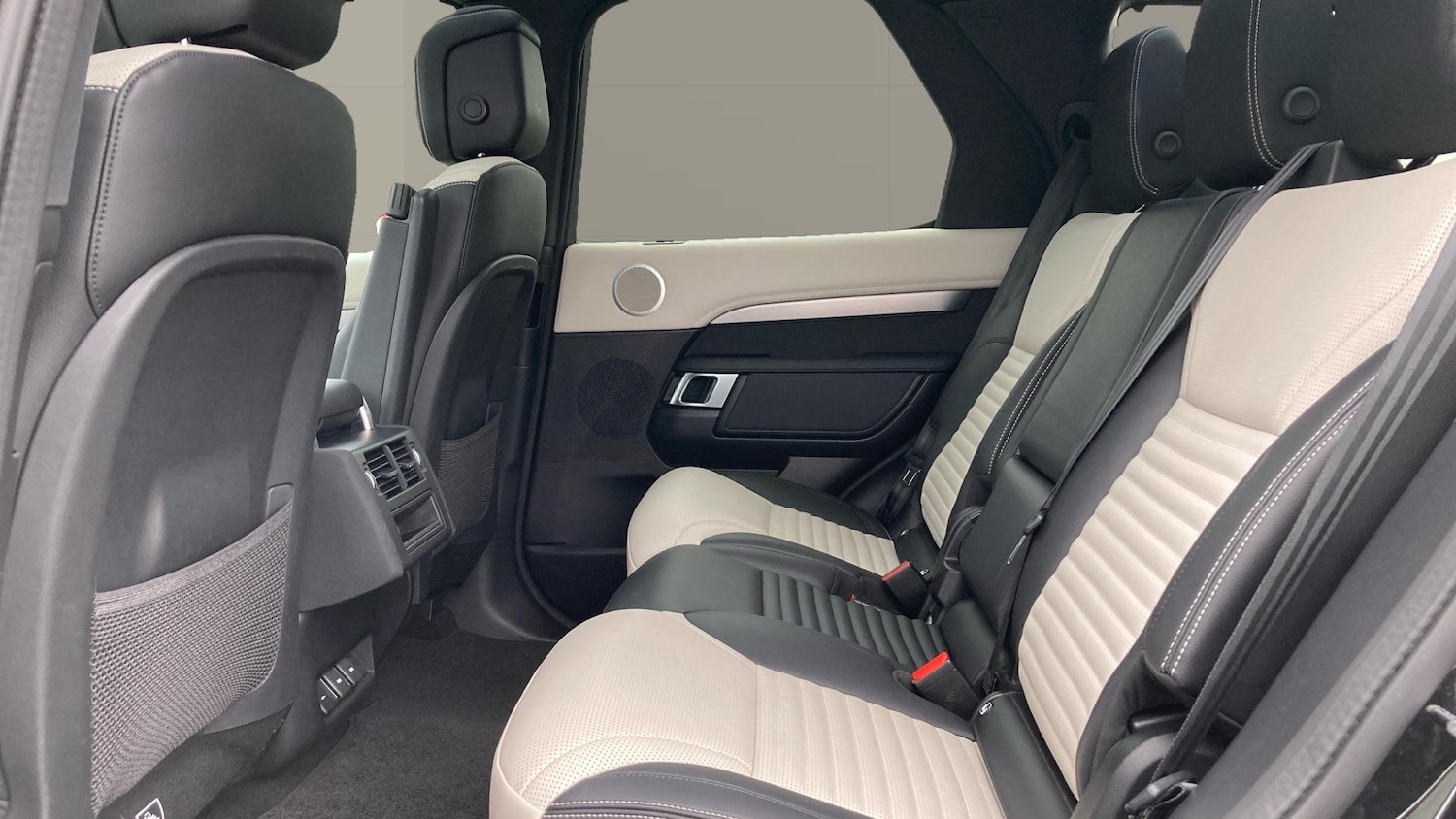 Used Land Rover Discovery 2023 for sale - 76860163: Photo 4