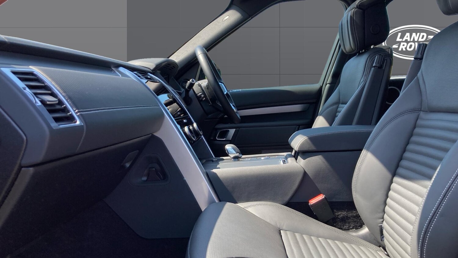 Used Land Rover Discovery 2025 for sale - 76209213: Photo 3
