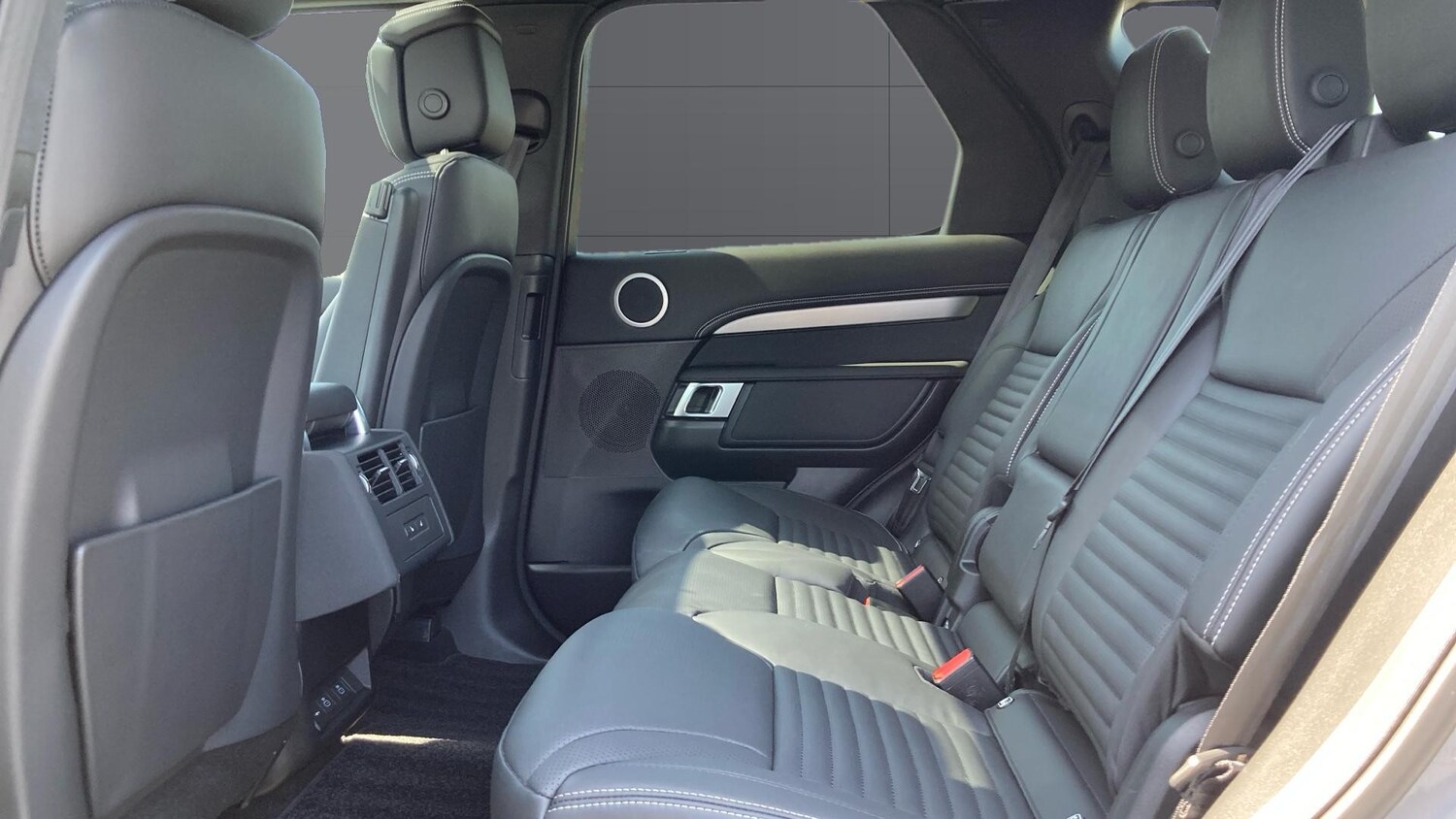 Used Land Rover Discovery 2025 for sale - 76209213: Photo 4