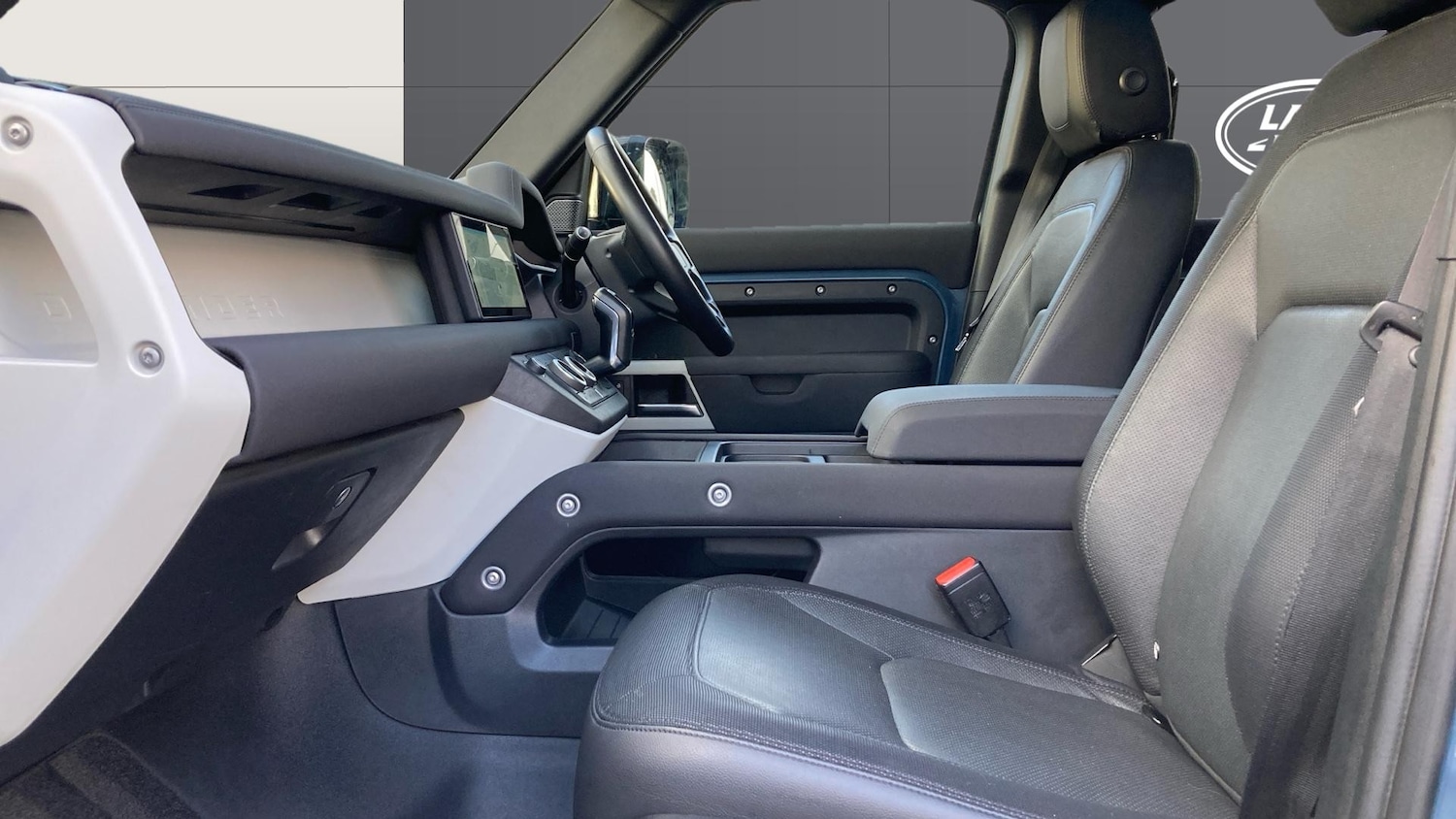 Used Land Rover Defender 2022 for sale - 76580630: Photo 3