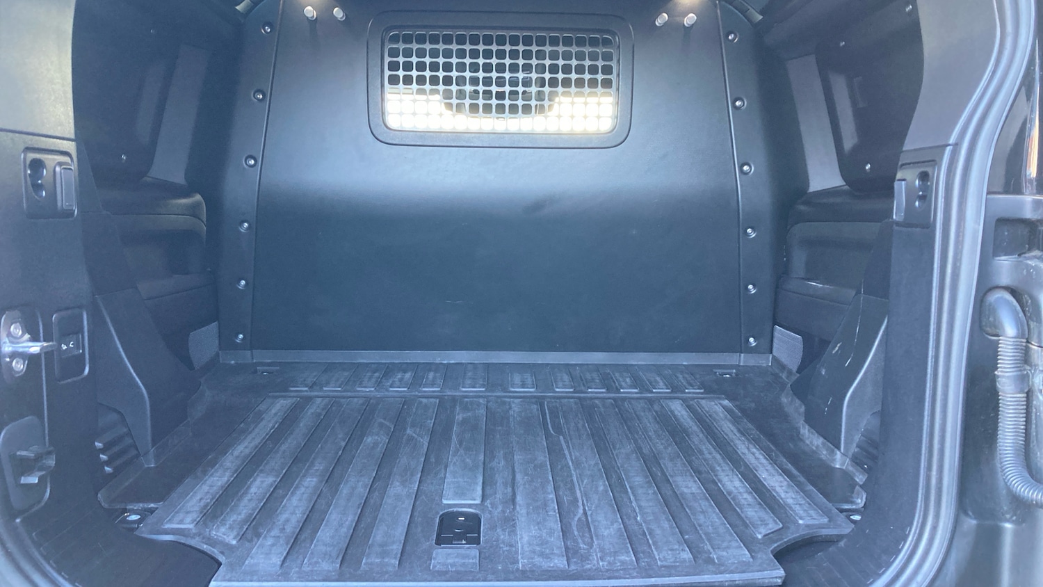 Used Land Rover Defender 2023 for sale - 77116447: Photo 10