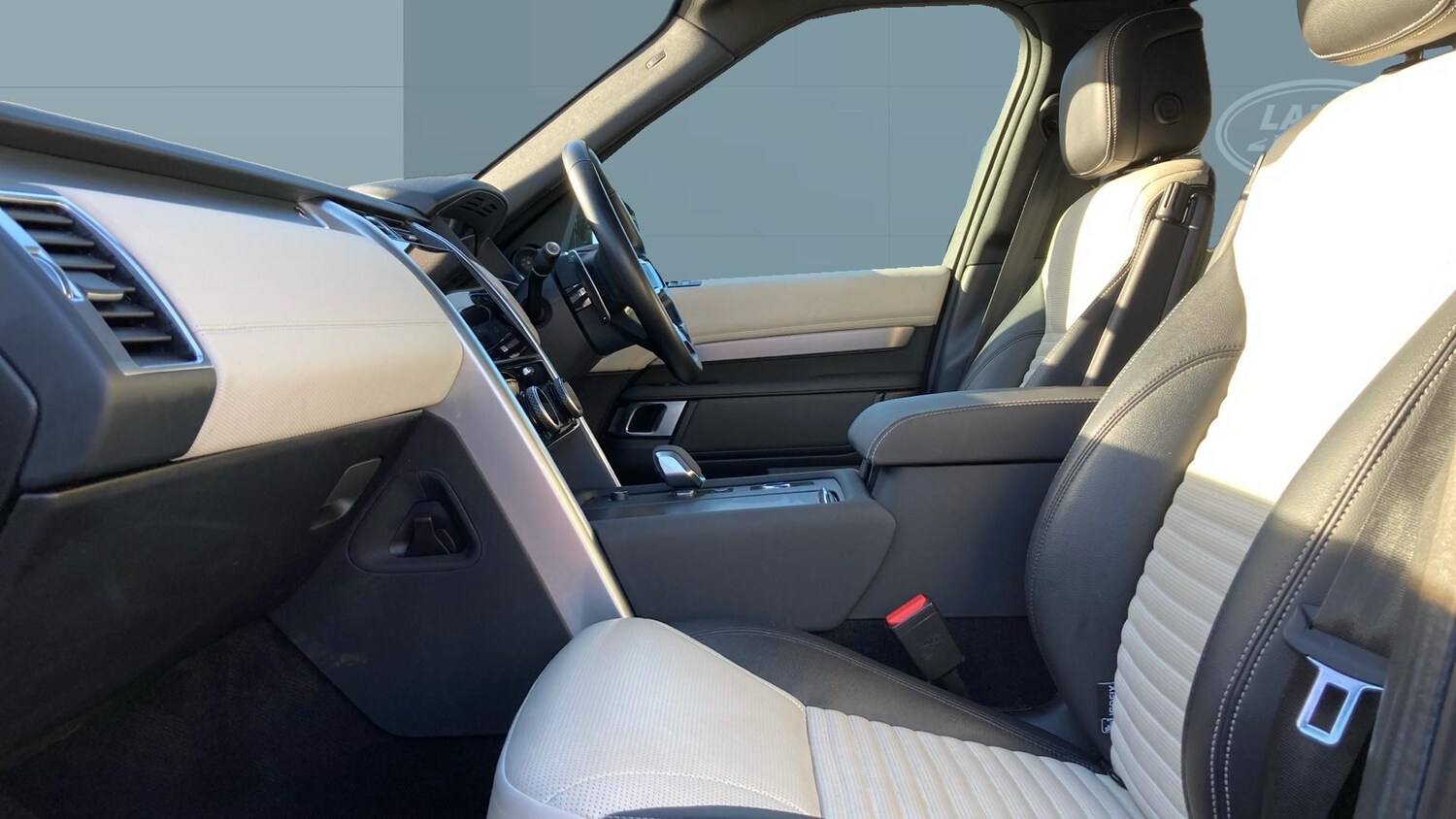 Used Land Rover Discovery 2023 for sale - 76557255: Photo 3