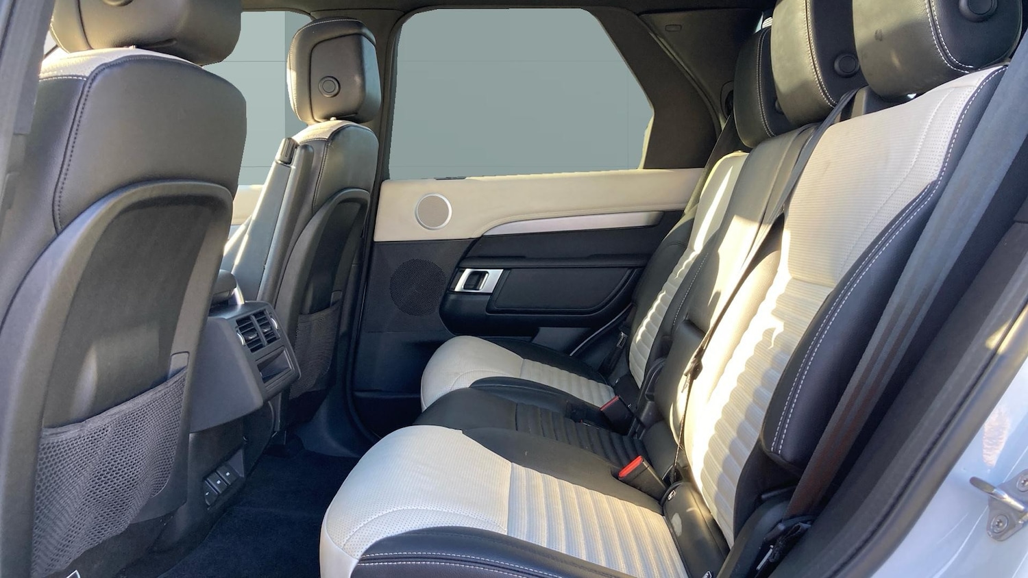 Used Land Rover Discovery 2023 for sale - 76557255: Photo 4