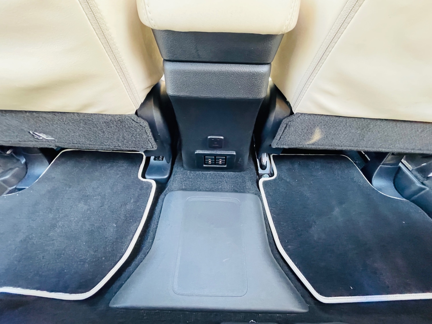 Used Mitsubishi Outlander 2016 for sale - 76618253: Photo 35