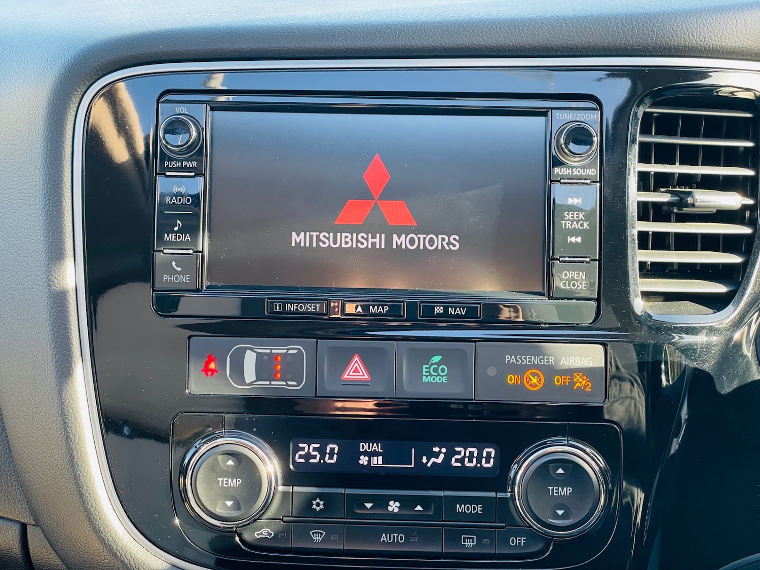 Used Mitsubishi Outlander 2016 for sale - 76618253: Photo 46