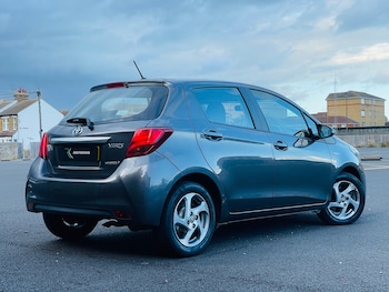 Used Toyota Yaris 2015 for sale - 75925722: Photo