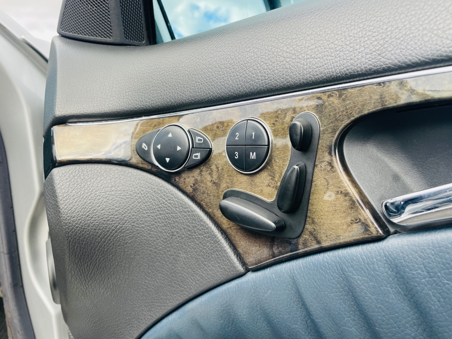 Used Mercedes-Benz E Class 2003 for sale - 76249985: Photo 35