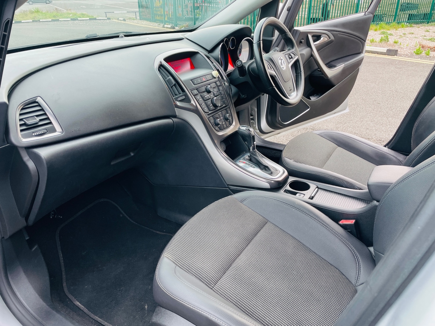 Used Vauxhall Astra 2011 for sale - 77001606: Photo 40