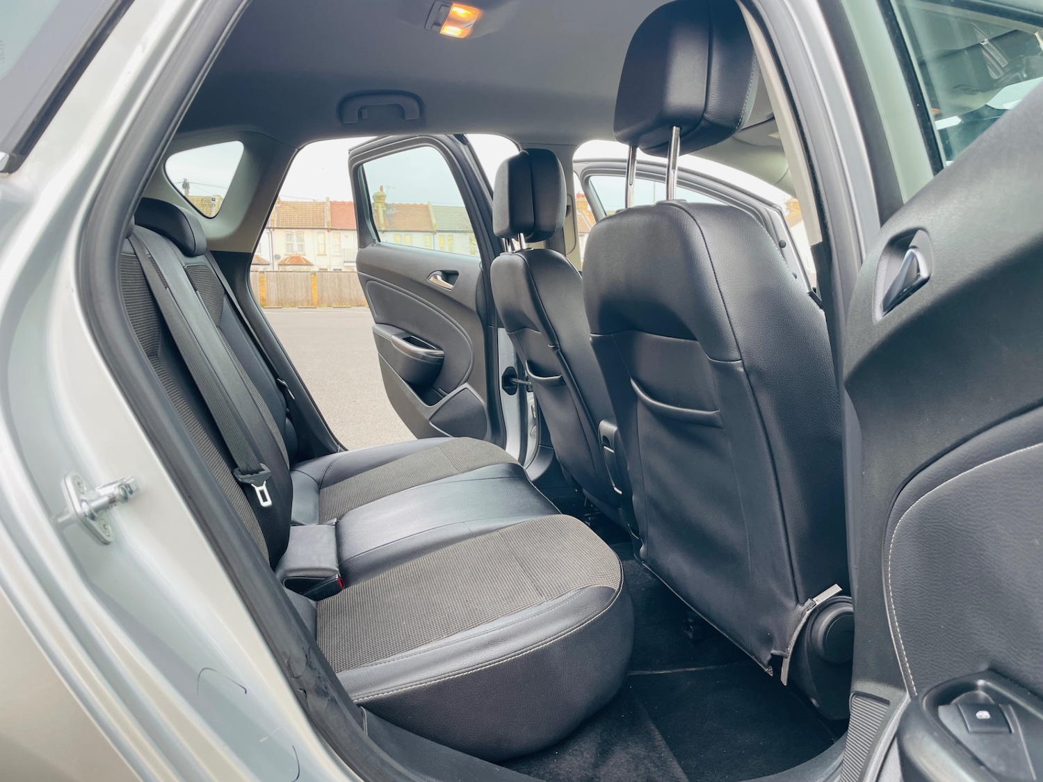 Used Vauxhall Astra 2011 for sale - 77001606: Photo 42