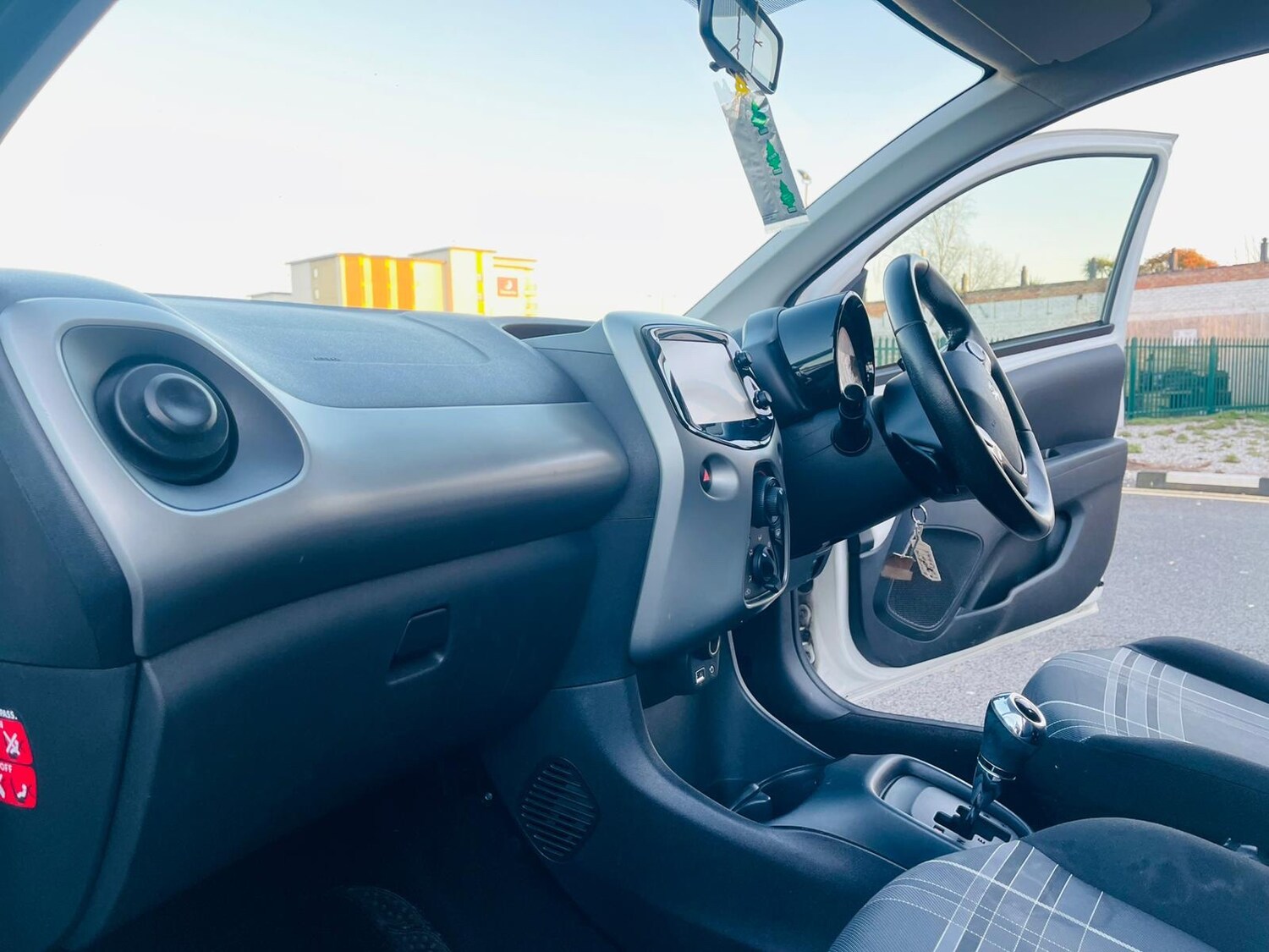 Used Peugeot 108 2017 for sale - 77938440: Photo 27