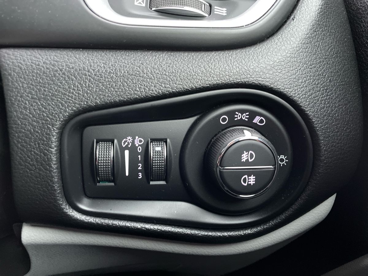 Used Jeep Renegade 2020 for sale - 76873032: Photo 37