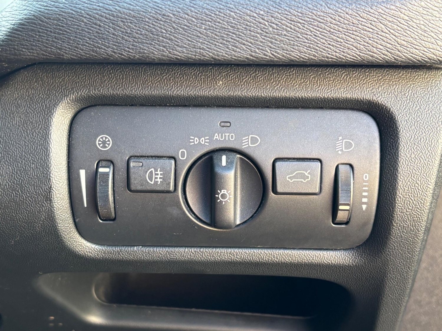 Used Volvo V40 for sale - 77737218: Photo 33