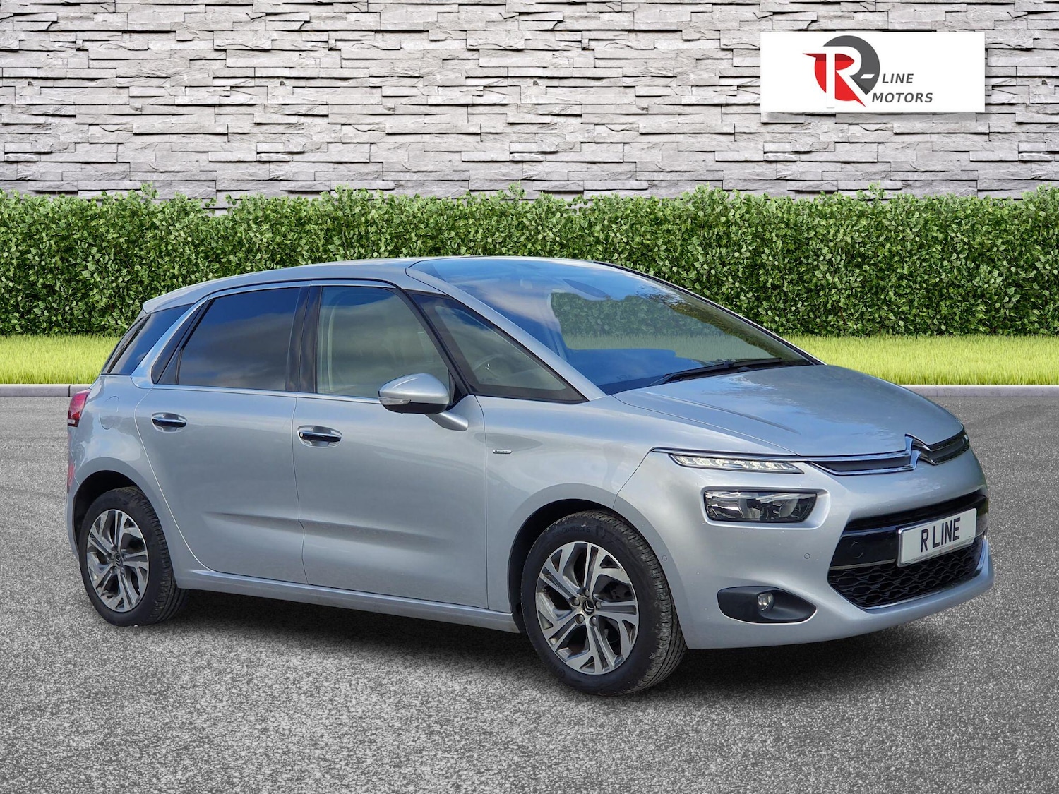 Used Citroen C4 Picasso 2013 for sale - 76988546: Photo 2