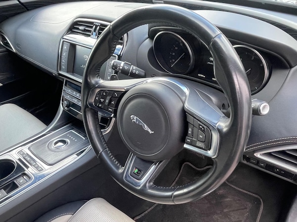 Used Jaguar XE 2016 for sale - 76227521: Photo 16