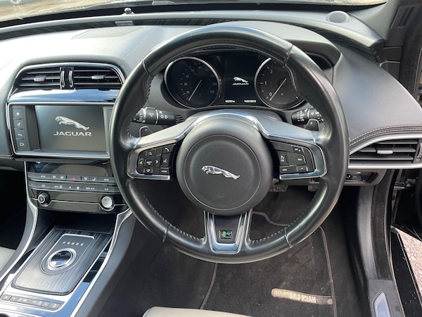 Used Jaguar XE 2016 for sale - 76227521: Photo 29