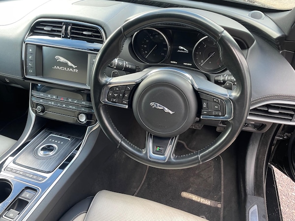 Used Jaguar XE 2016 for sale - 76227521: Photo 35