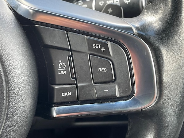Used Jaguar XE 2016 for sale - 76227521: Photo 39