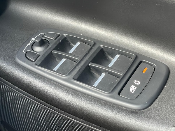 Used Jaguar XE 2016 for sale - 76227521: Photo 43
