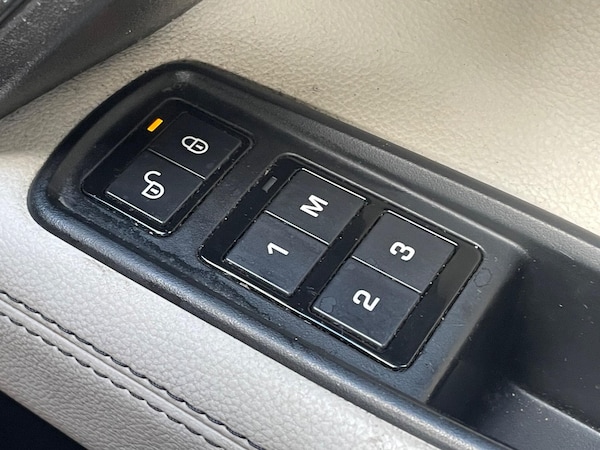 Used Jaguar XE 2016 for sale - 76227521: Photo 44