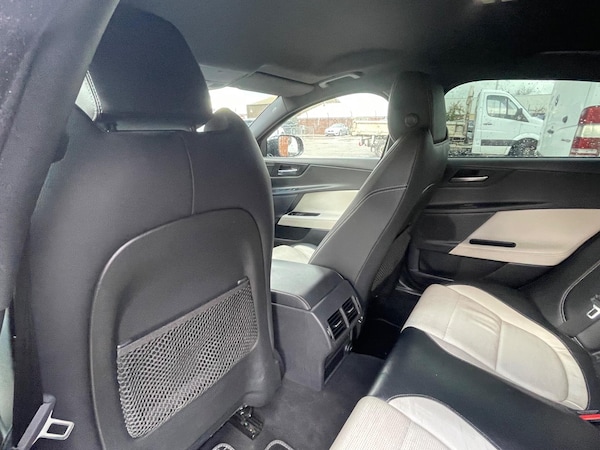 Used Jaguar XE 2016 for sale - 76227521: Photo 51