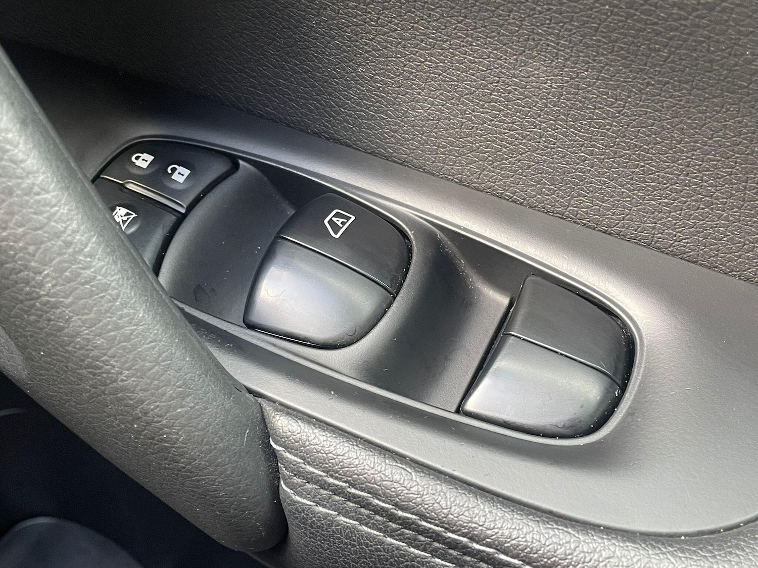 Used Nissan Qashqai 2017 for sale - 76742559: Photo 50