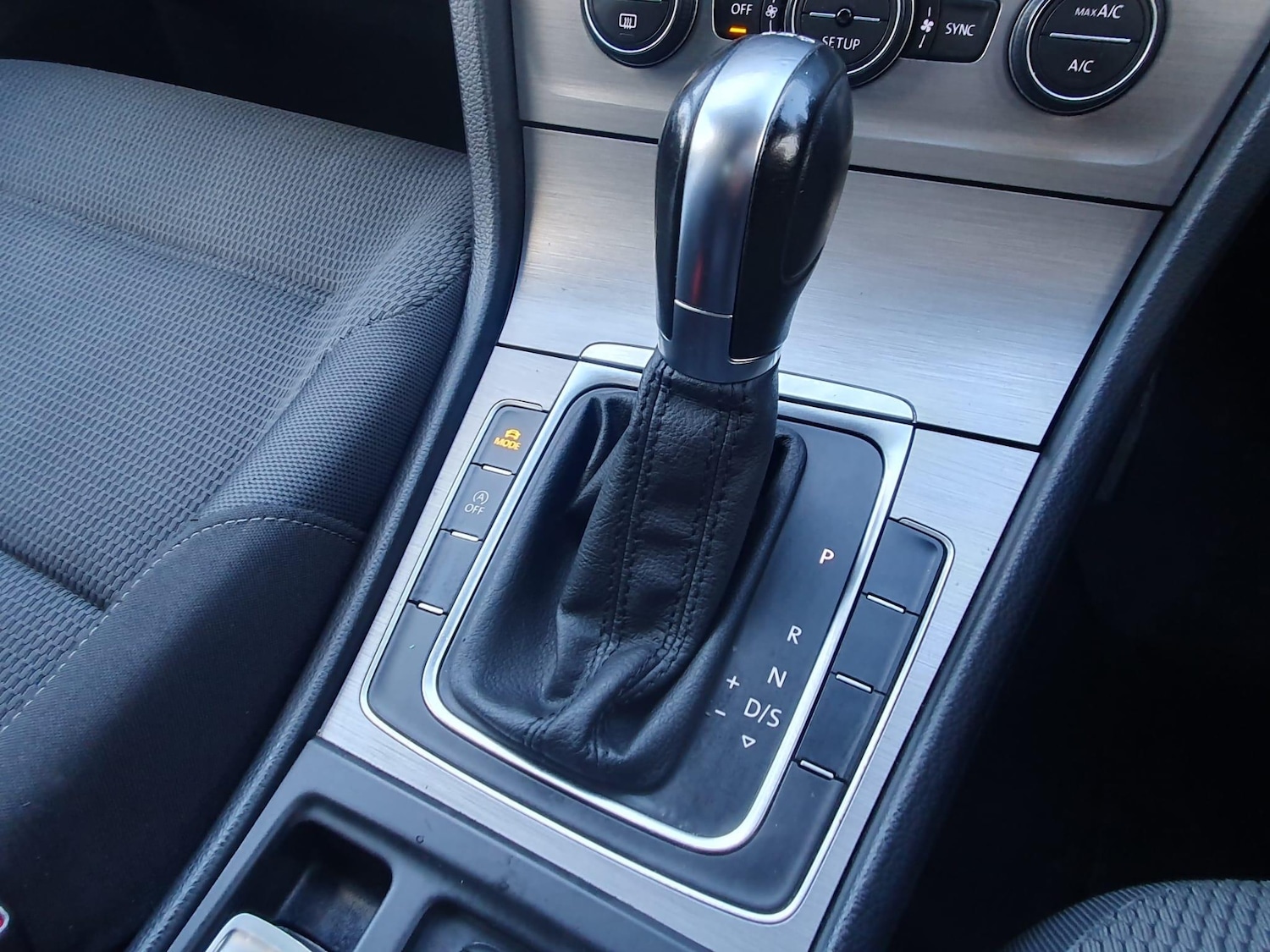 Used Volkswagen Golf 2014 for sale - 76619611: Photo 37