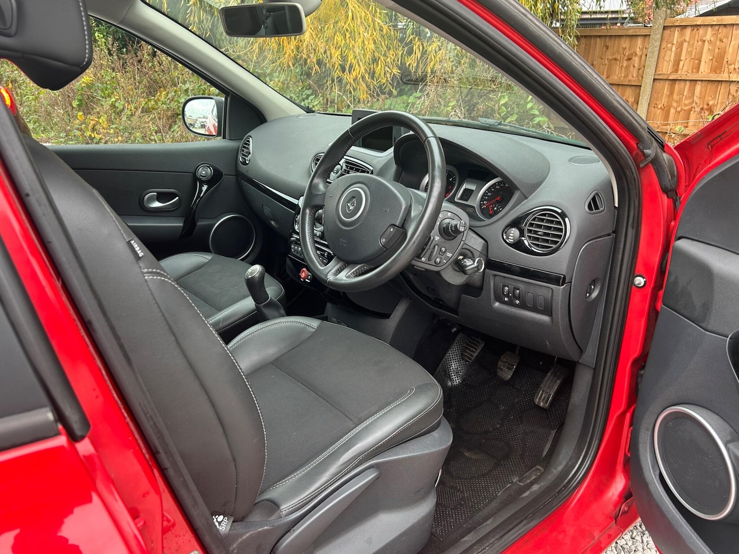 Used Renault Clio 2012 for sale - 76513210: Photo 16