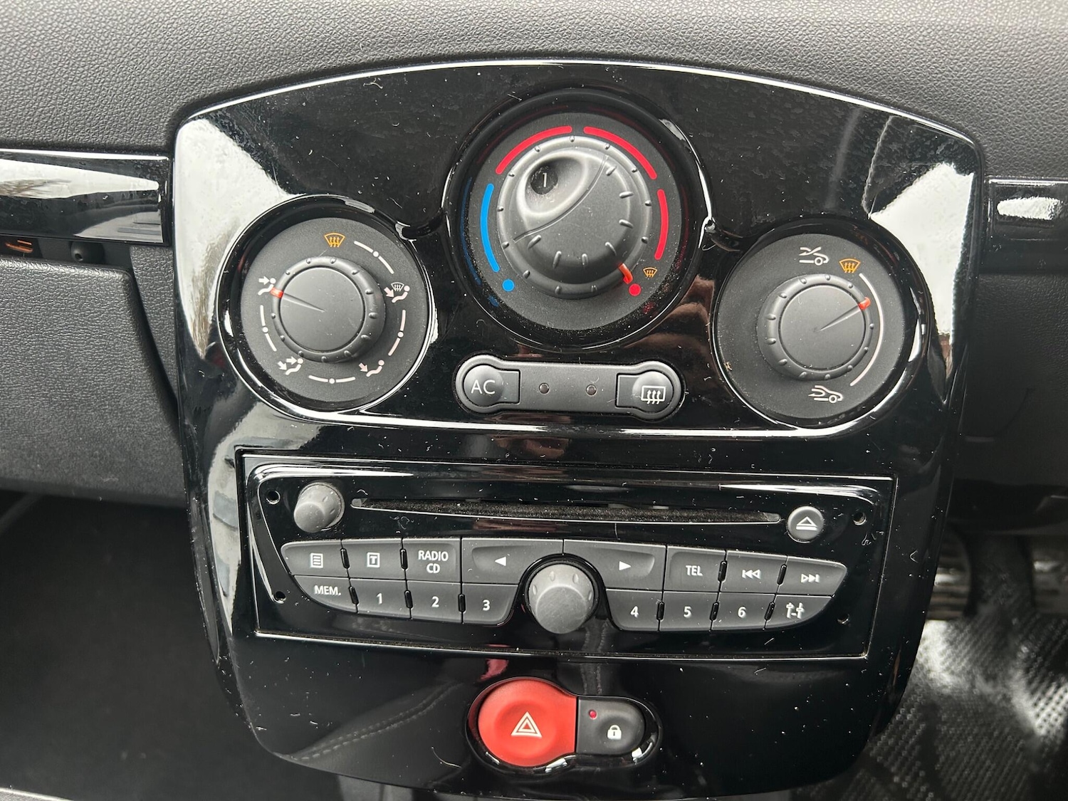 Used Renault Clio 2012 for sale - 76513210: Photo 27