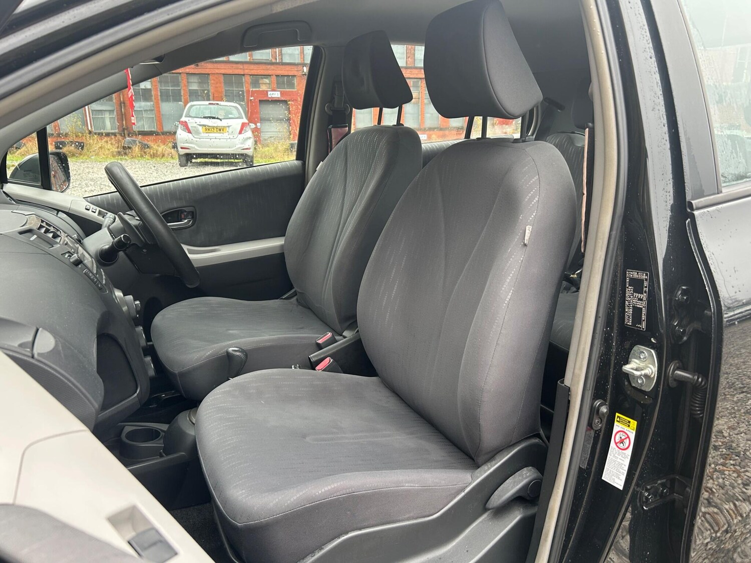 Used Toyota Yaris for sale - 77574624: Photo 16