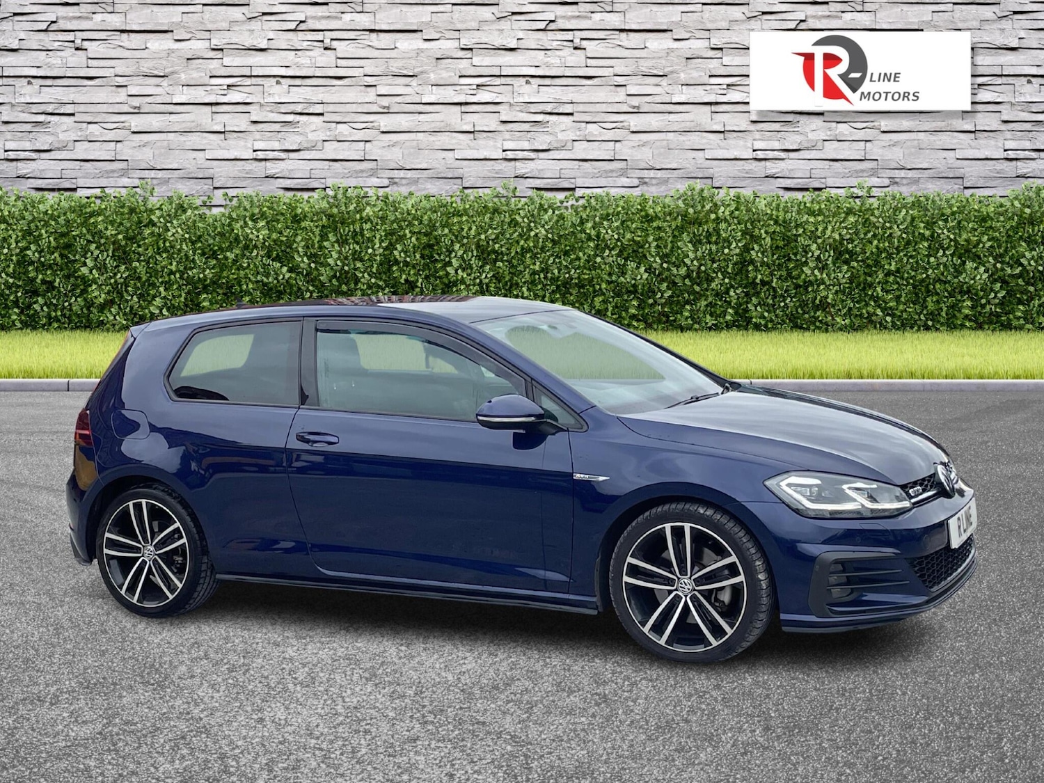 Used Volkswagen Golf 2017 for sale - 76151240: Photo 1