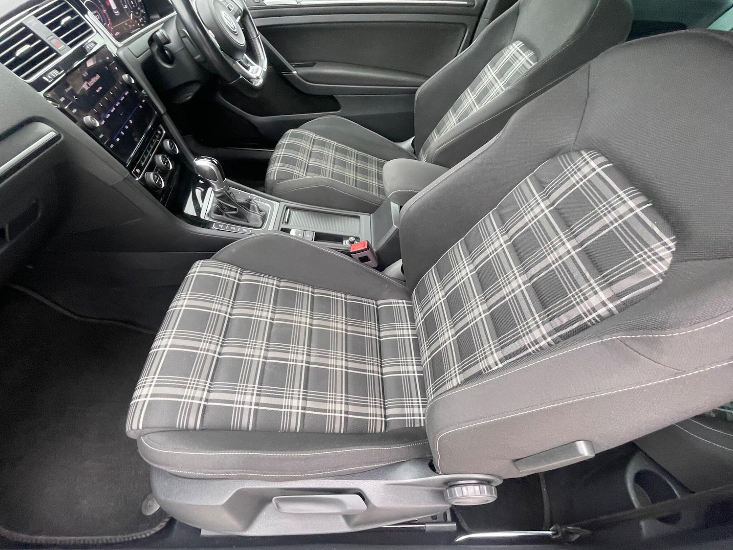 Used Volkswagen Golf 2017 for sale - 76151240: Photo 17